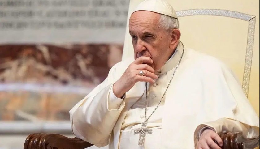 Кощунство: Свещеници пожелали папа Франциск да отиде по-скоро на небето