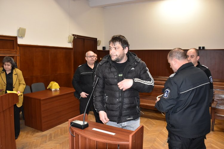 Окръжен съд - Хасково остави в ареста обвиняем за грабеж