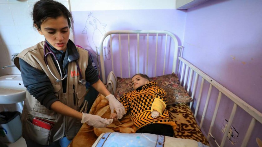 Измършавели деца пълнят болниците в Газа