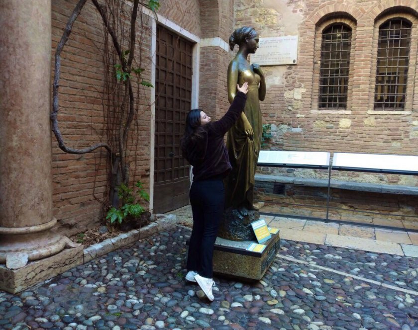 Туристи отново повредиха статуята на Жулиета във Верона