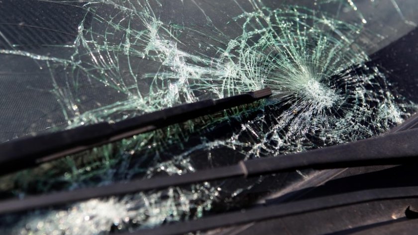 Изпочупиха стъкла на 9 коли в Казанлък