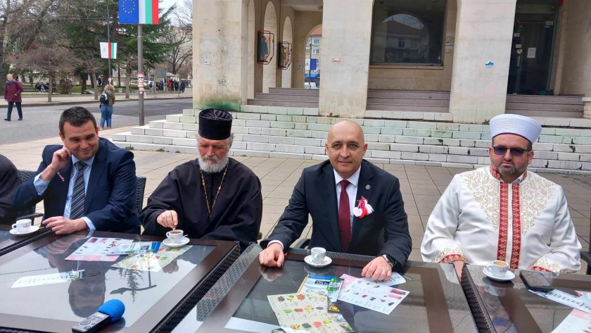 Кметът на Кърджали Ерол Мюмюн продължи близо 20-годишната традиция на своя предшественик