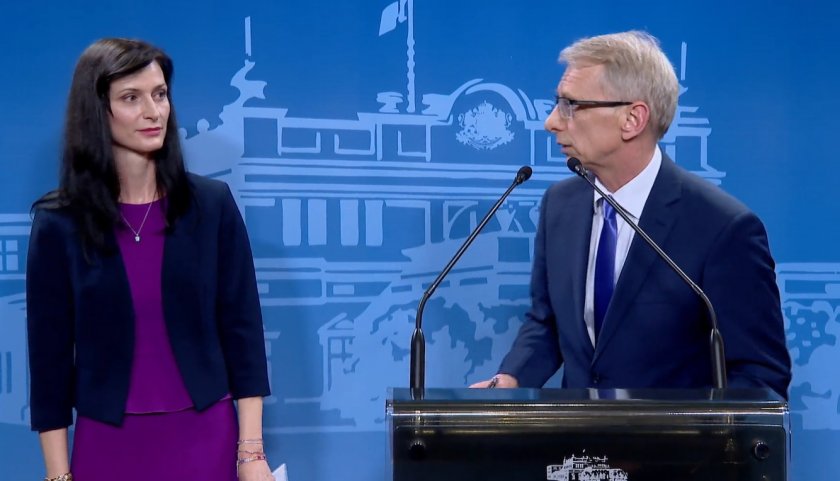 Още в сряда сутрин Николай Денков ще се раздели с