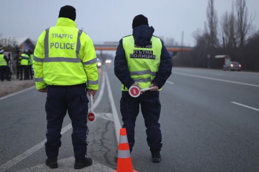 Врачански шофьор се заби в колона на НАТО, превозваща военна техника