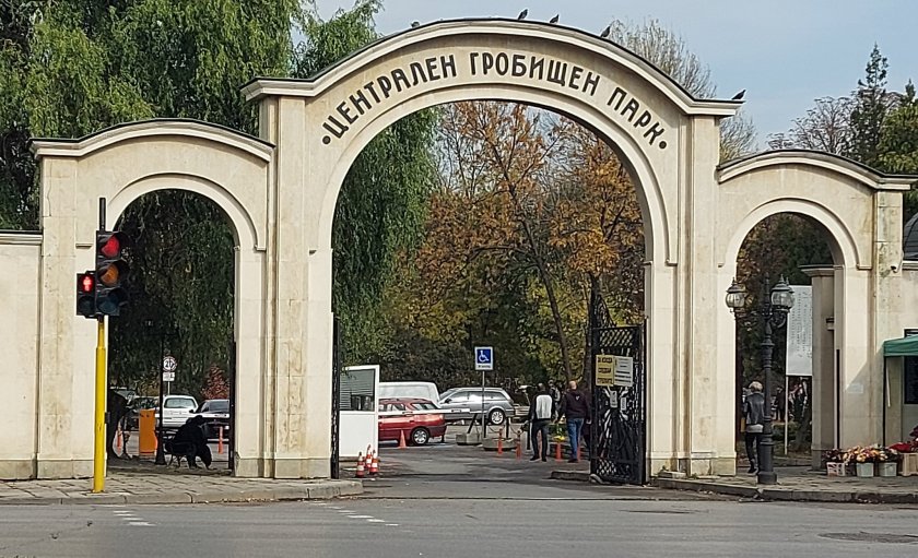 В София осигуряват допълнителен транспорт до гробищните паркове