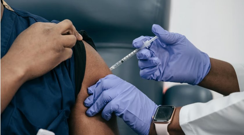 Безопасните, препоръчителни и дори задължителни ковид ваксини изглежда ще се
