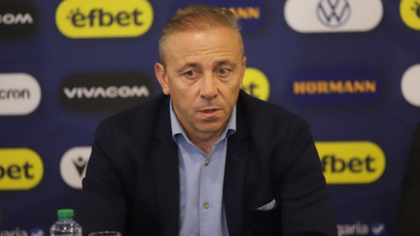 Илиан Илиев прати повиквателни на 26 футболисти за турнира в Баку