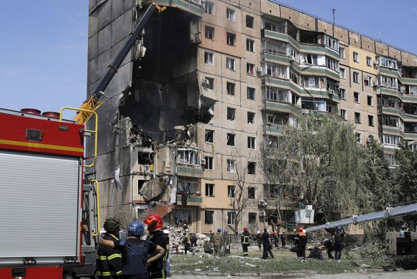 Руска ракета е поразила два жилищни блока в град Кривой рог, в