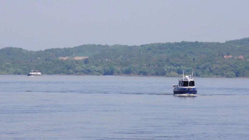 Границата между България и Румъния по река Дунав се смята