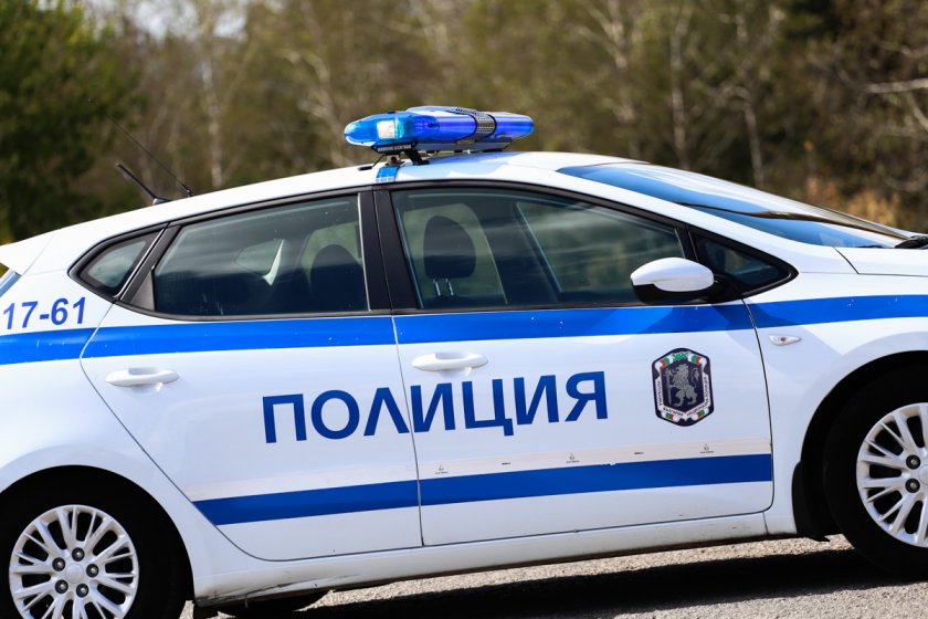 19-годишен шофьор се заби в дърво в Сливен, съобщиха от