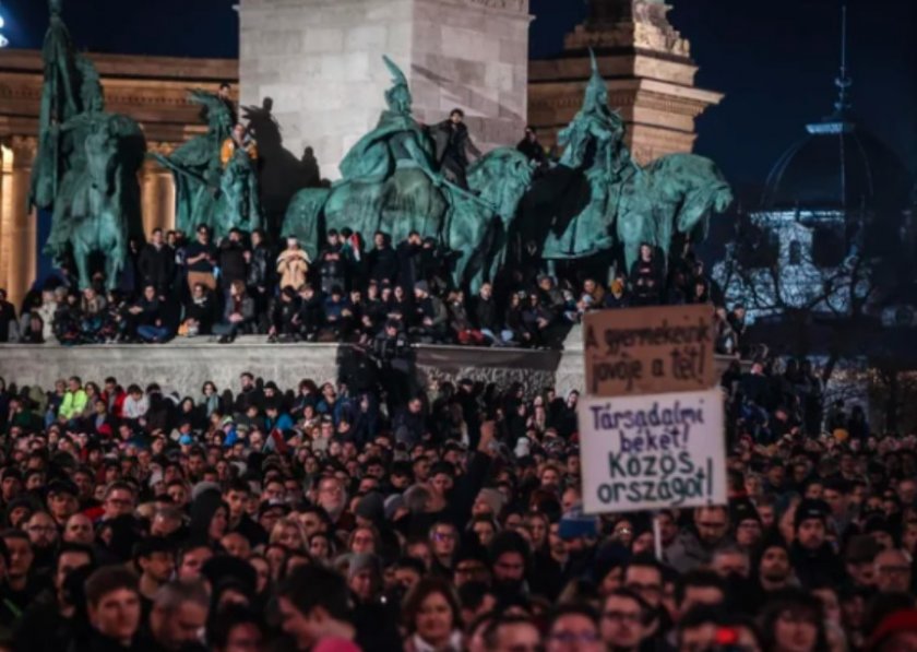 Педофилският скандал в Унгария се разраства, хиляди протестираха срещу Орбан