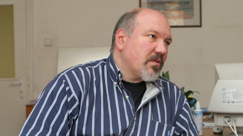 Бившият стратег на Радев: Цялото представление е кой да изглежда по-виновен