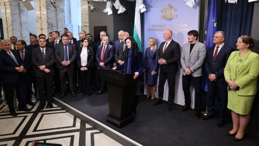 Минути, след като от ПП-ДБ излязоха с обръщение към (не)коалиционните си