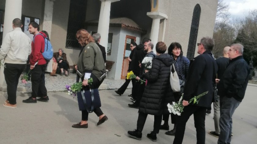 Близки и колеги на писателя Алек Попов се простиха с