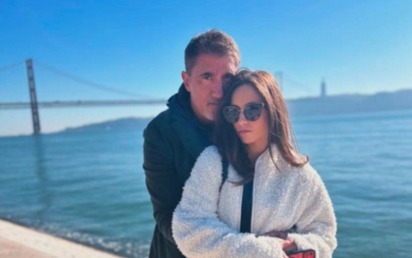 Снимка на Башар Рахал, на която нежно е прегърнала актрисата