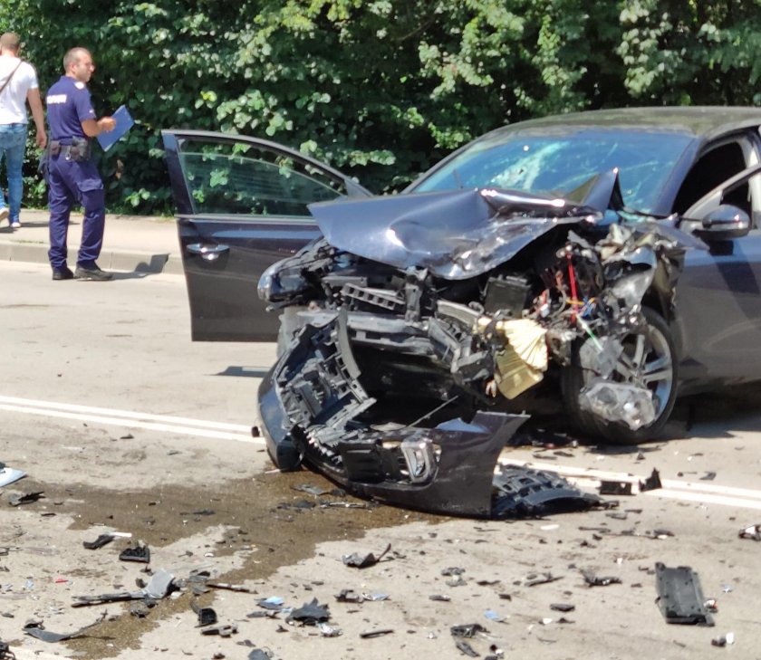 За ден: Втора катастрофа на пътя Велико Търново - Варна, трима са пострадали