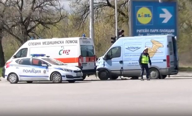 Катастрофа с участието на линейка в Пловдив