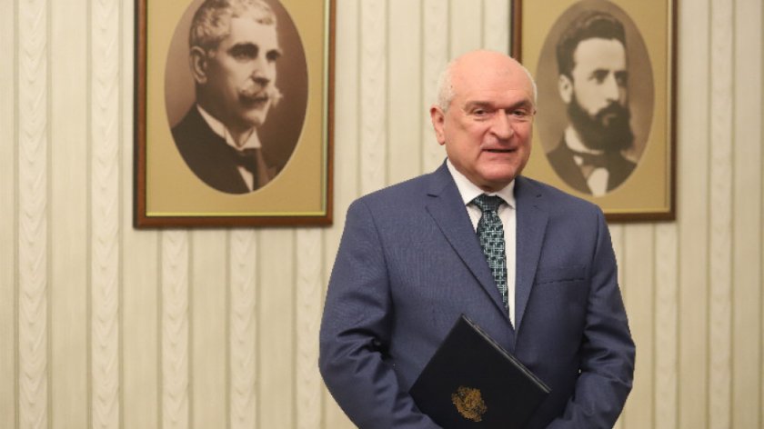 Димитър Главчев излиза в отпуск, за да сформира кабинет
