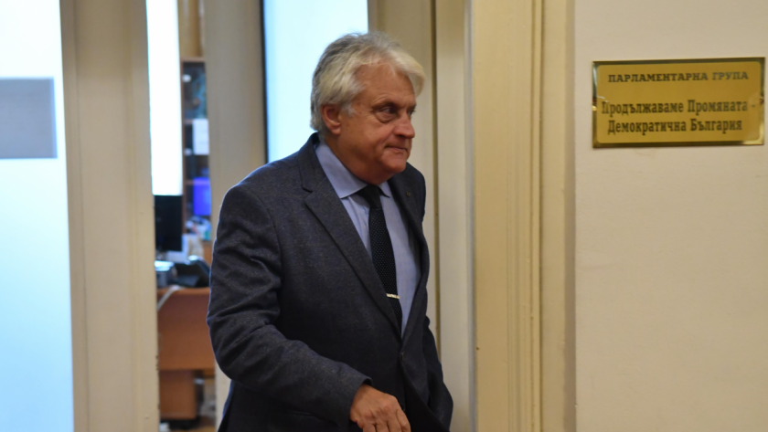 Кой служител от МВР е получил апартамент от Нотариуса, попита