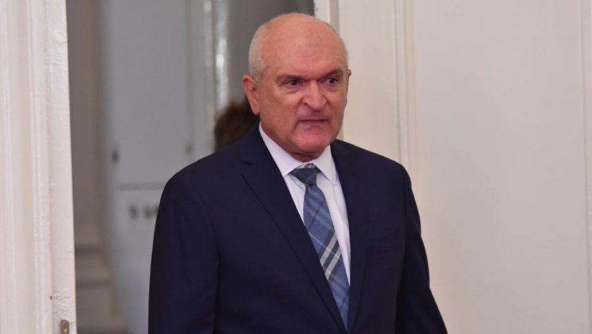 Димитър Главчев е изборът на Румен Радев за служебен премиер.