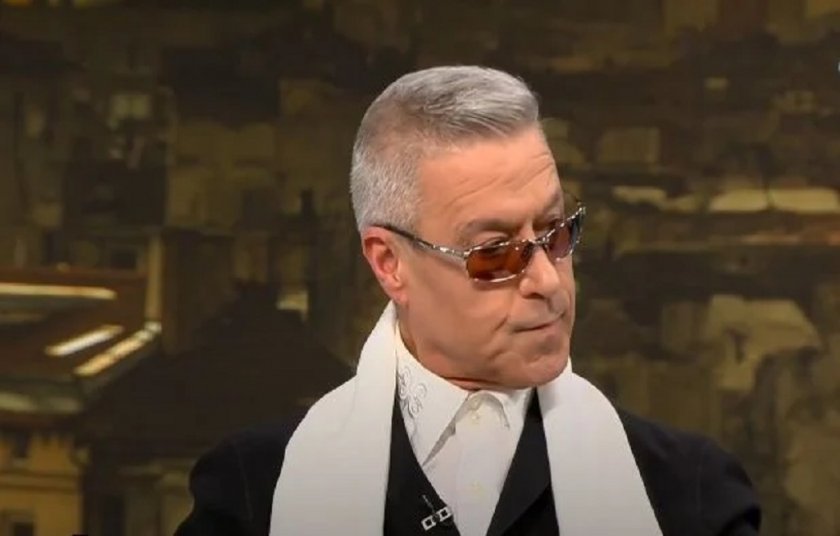 Певецът Георги Христов започна интервюто си пред Лора Крумова в