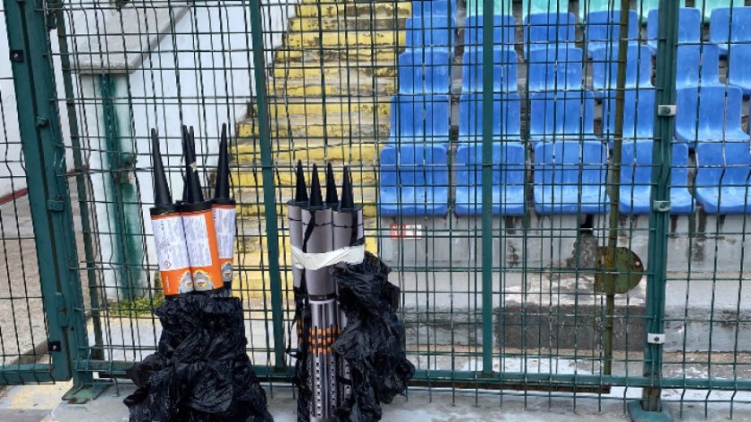 Цял боен арсенал откри полицията до Националния стадион