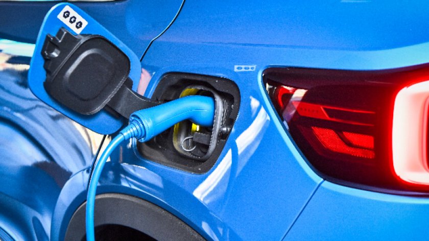 Гърция въвежда разпоредби за електроавтомобилите и колите на газ