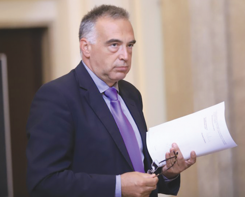 Кутев: Положението е "нахрани кучето и не пипай копчетата"