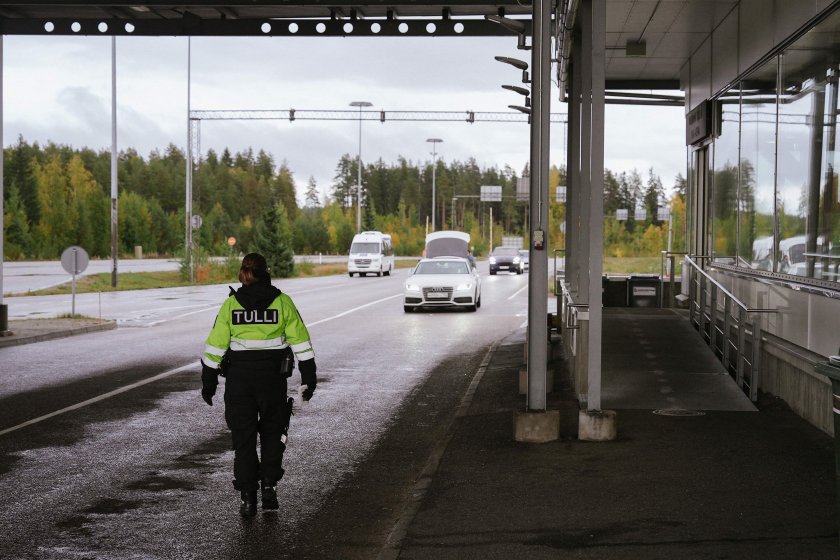 Финландия удължи затварянето на границата с Русия