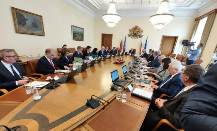 Кабинетът "Главчев" с първо заседание