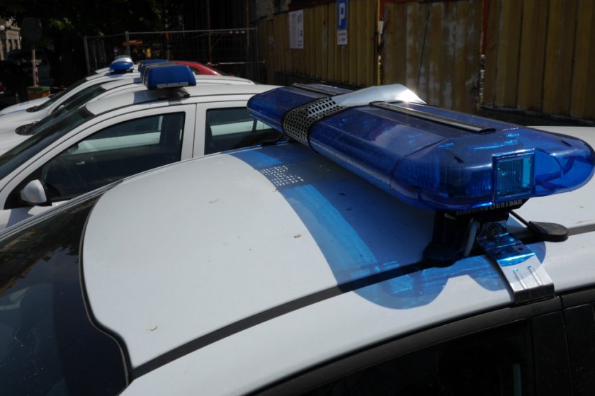 Полицията в Стражица задържа 33-годишен мъж, който е пребил на