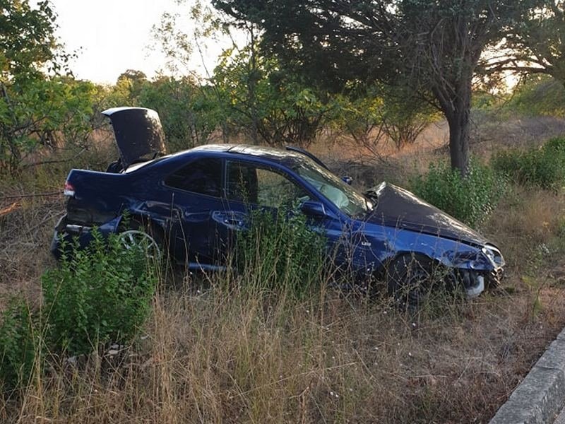 Автомобил с 18-годишни изхвърча в нива край Русе, четирима са пострадали