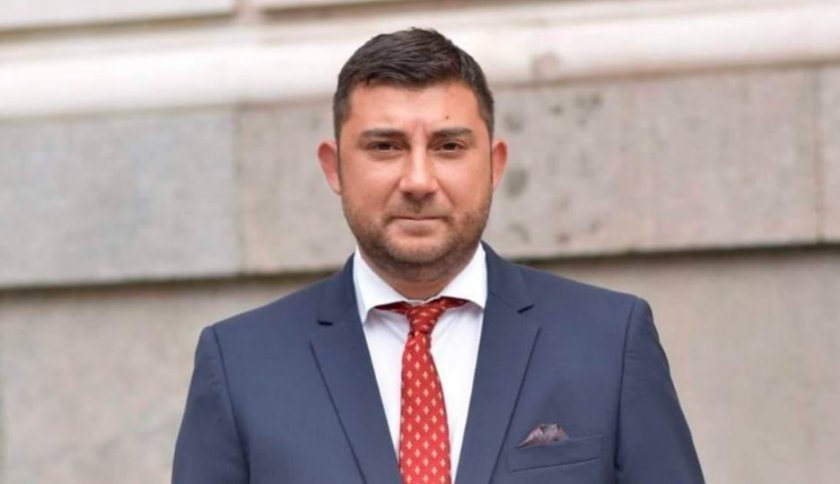 От месеци зам.-председателят на ВМРО и общински съветник в СОС