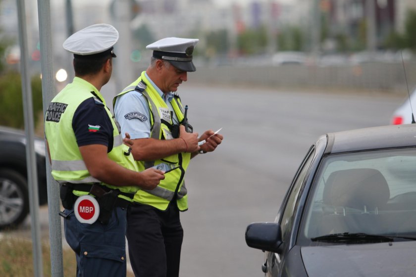 След гаф на пътя: Румънец се опита да подкупи полицай в Дуранкулак