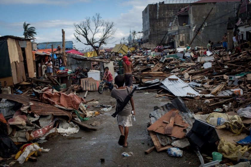 След зетметресенията във Филипините: 21 загинали и 432 ранени