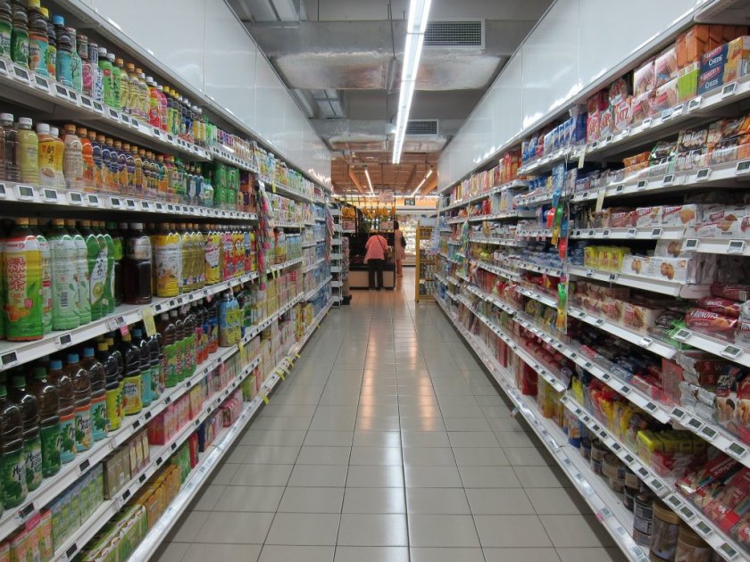 Нов закон предвижда: 1500 лева глоба за търговци, продавали храни с изтекъл срок