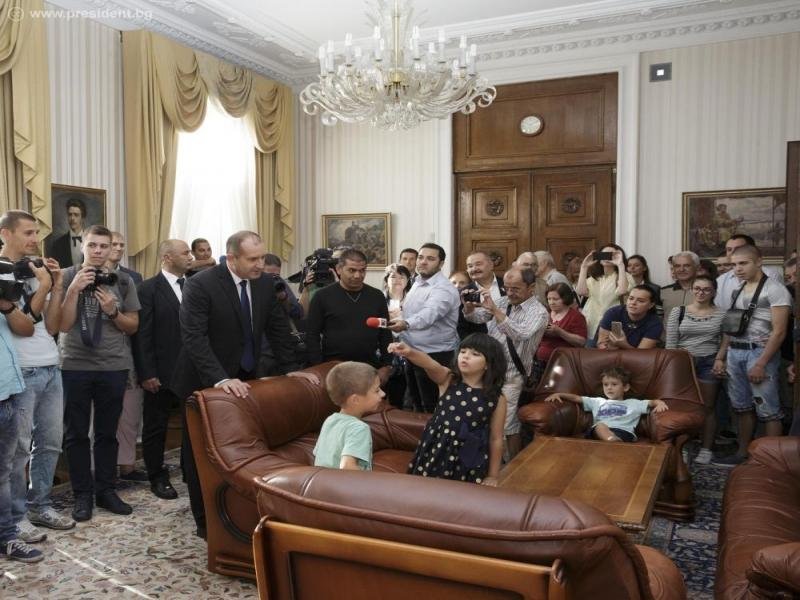 Радев приема граждани на 1 ноември 