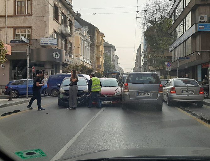 Катастрофа в София блокира "Раковски" 