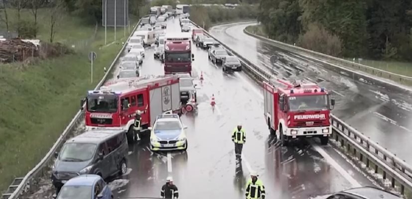 Верижна катастрофа с 29 коли в Германия