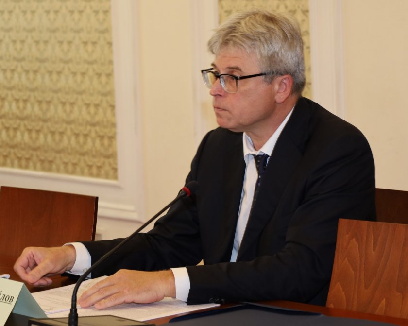 Депутатът от ПП-ДБ Васил Пандов обяви, че управителят на Здравната