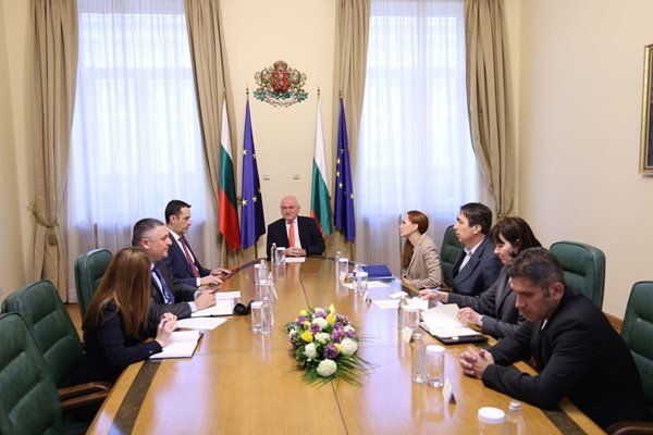 Министър-председателят Димитър Главчев и министърът на транспорта и съобщенията Георги