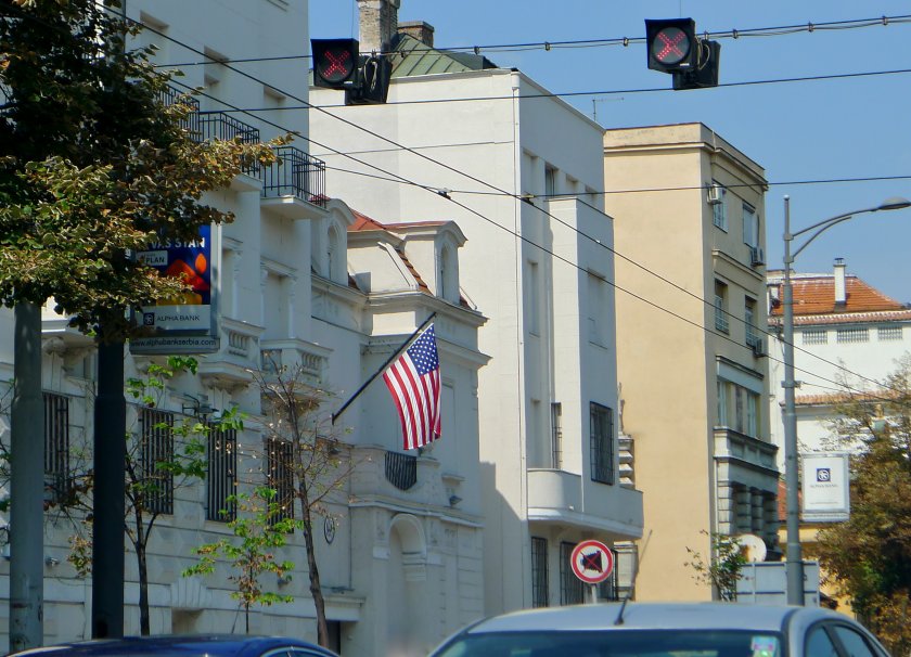 Снимка: Смъртни заплахи към американския посланик в Сърбия