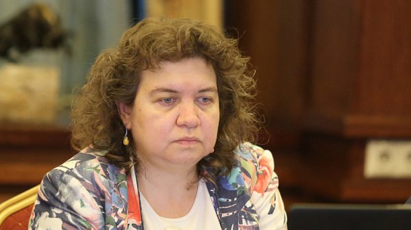 Доц. Киселова: Радев не издаде указ, за да не изглежда, че Борисов диктува