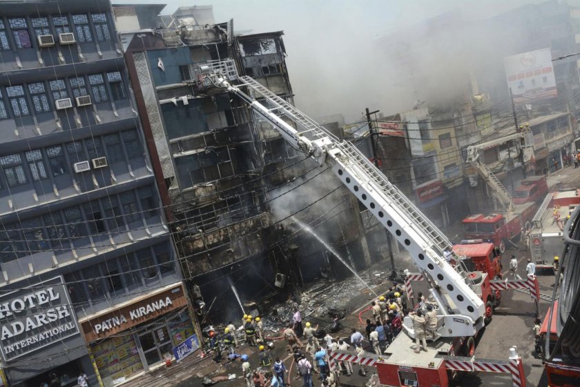 Ранени и загинали при пожар в ресторант в Индия