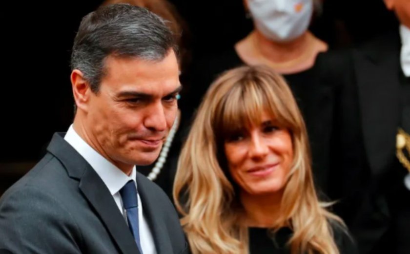 Хиляди журналисти в Испания защитават премиера и съпругата му