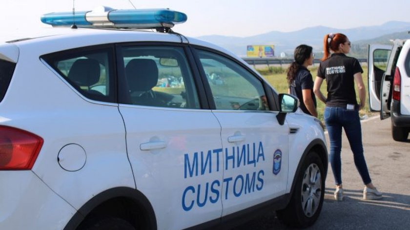 Теч на държавни тайни, подкупи и фалшиви новини видяха ГЕРБ, ДПС и ИТН в аферата с митниците