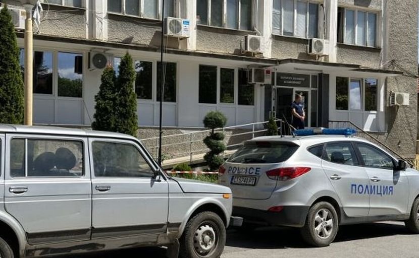 Започна проверка за арестанта, който скочи от етаж на Районното управление в Казанлък