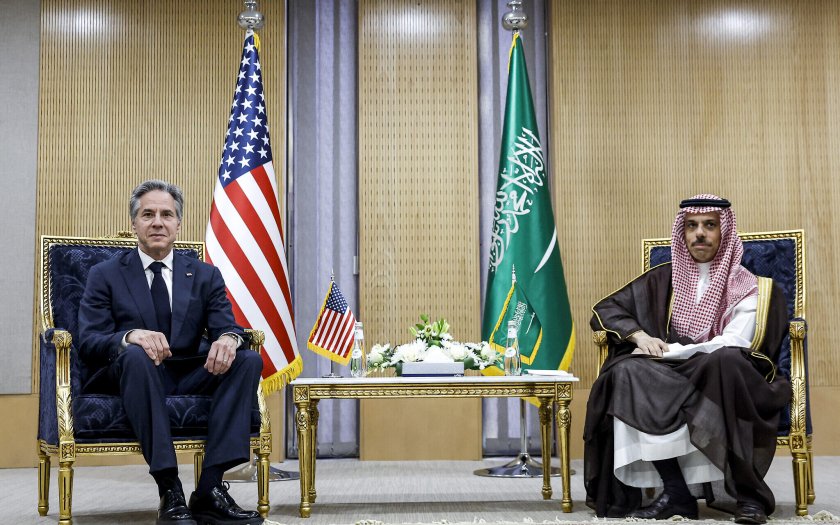 Държавният секретар на САЩ Антъни Блинкън пристигна днес в Саудитска Арабия, започвайки