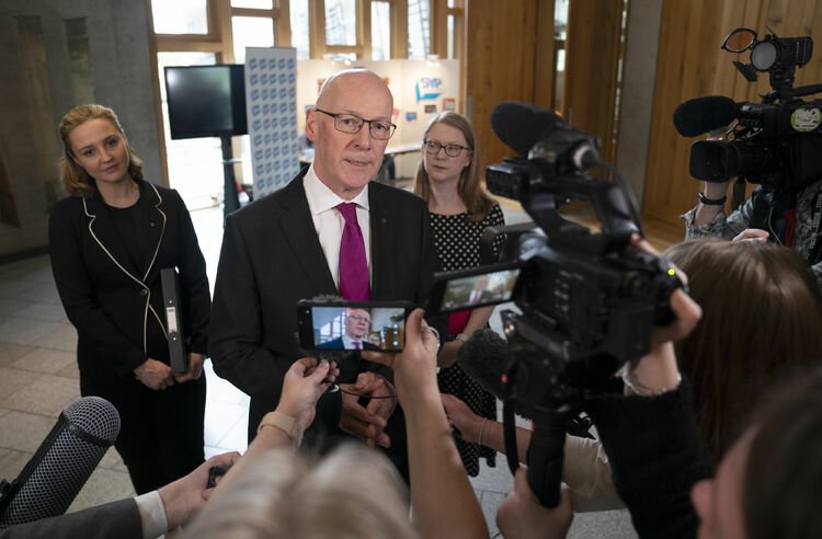 Шотландските депутати избраха Джон Суини, новия лидер на Шотландската национална