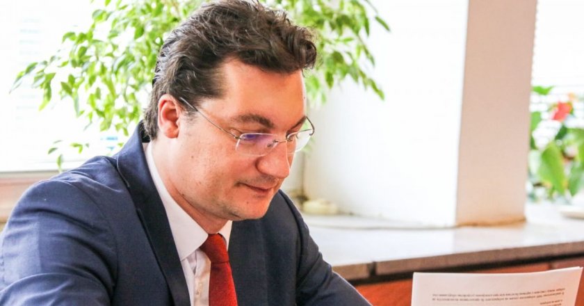 Има криза в държавата. Служебният кабинет би трябвало да я